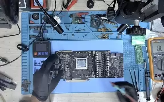 显卡VRAM改装服务兴起 旧GPU升级显存以应对高负载3A游戏与大语言模型