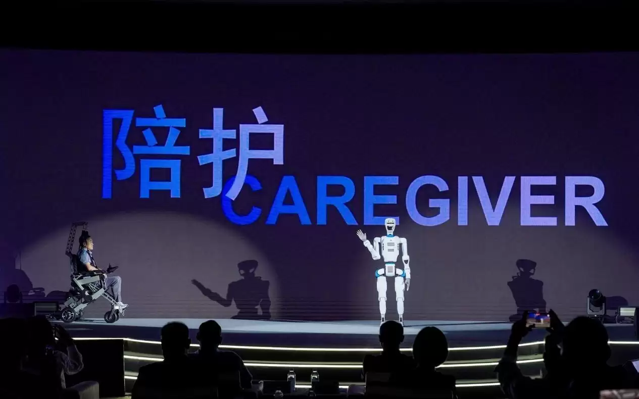 作为科技全球首发人形护理机器人,以具身智能技术重塑养老新范式