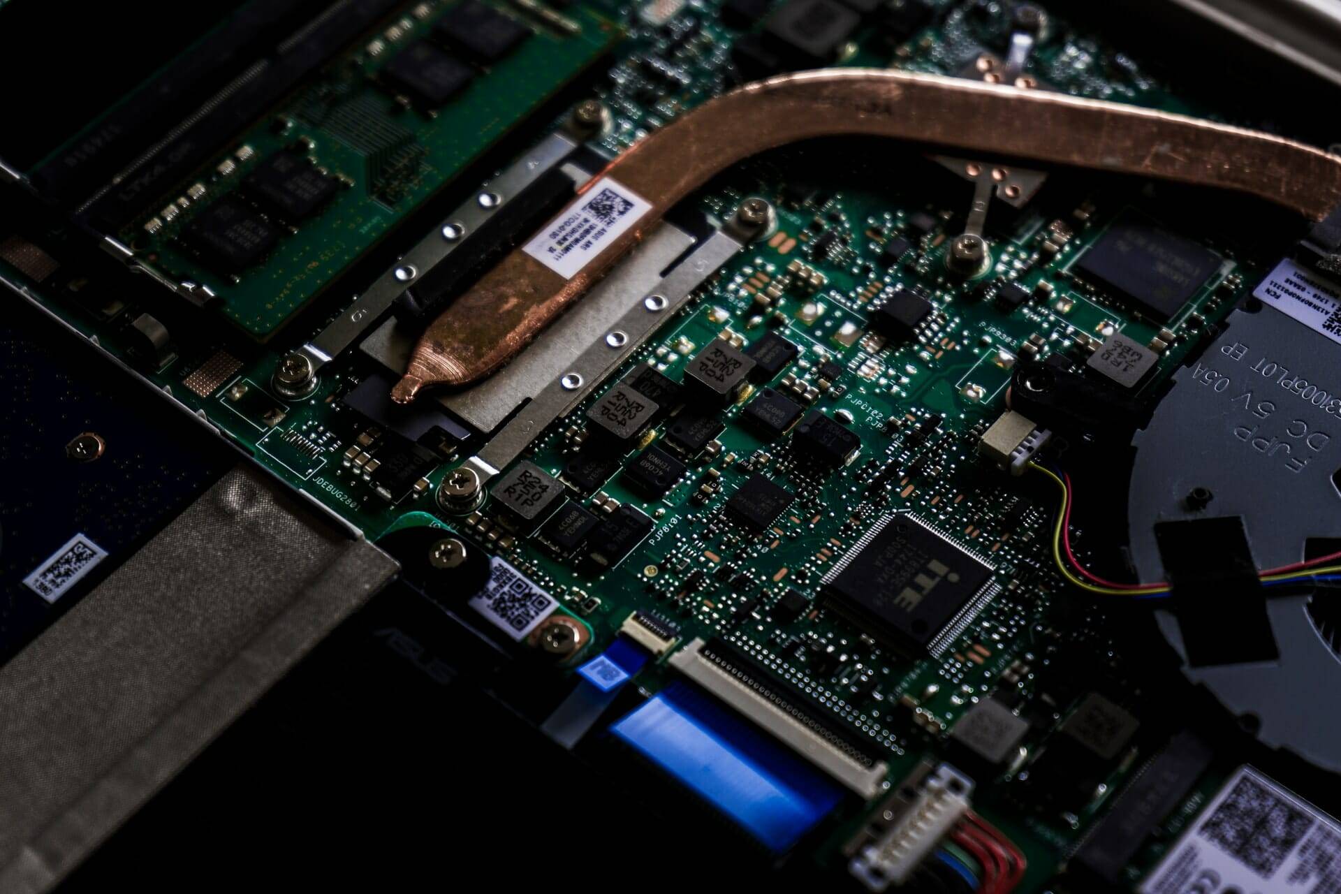 在 Windows 11 中使用 Slack 的 Huddle 和 Call:区别和使用方法