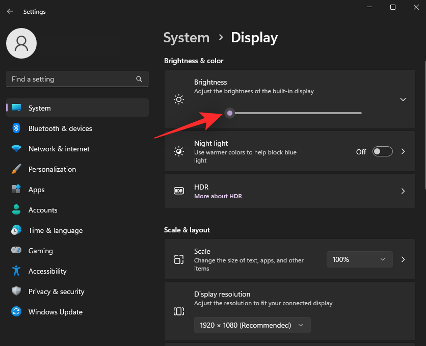 如何在 Windows 11 上调整屏幕亮度？