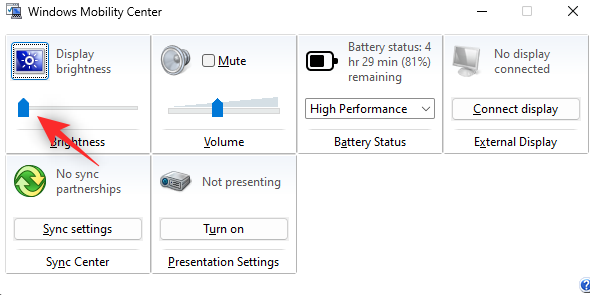 如何在 Windows 11 上调整屏幕亮度？