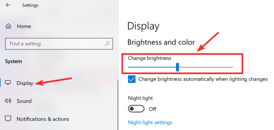 如何在 Windows 11 上调整屏幕亮度？