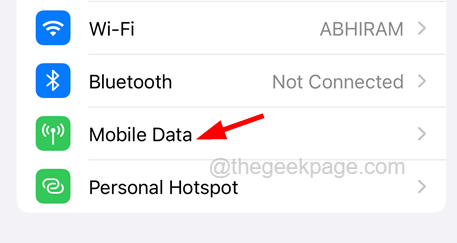 如何解决iPhone频繁在Wi-Fi和移动数据之间切换的问题？