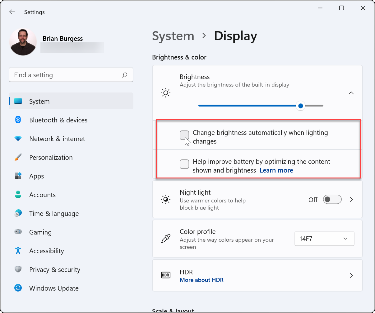 如何在 Windows 11 上关闭或管理自动亮度