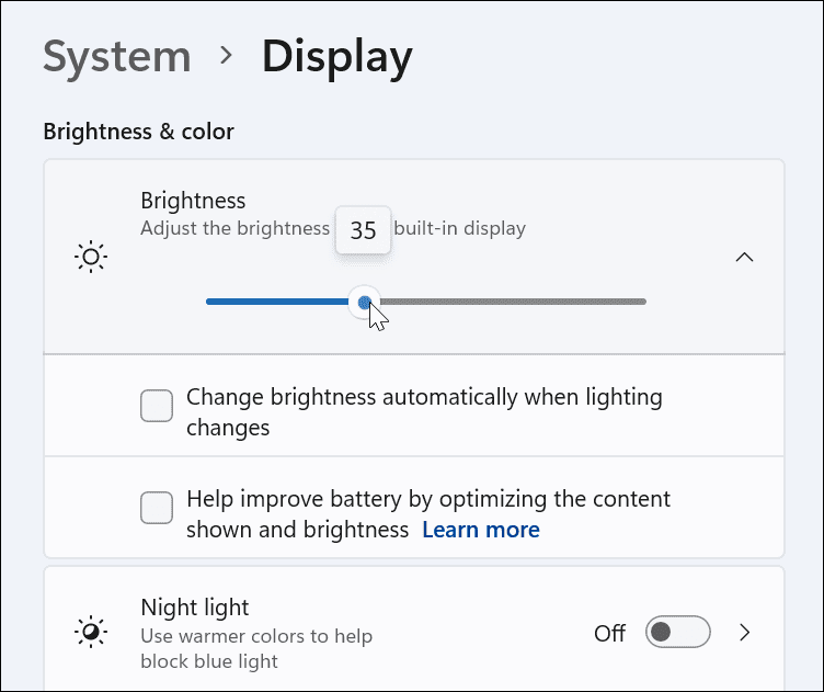 如何在 Windows 11 上关闭或管理自动亮度