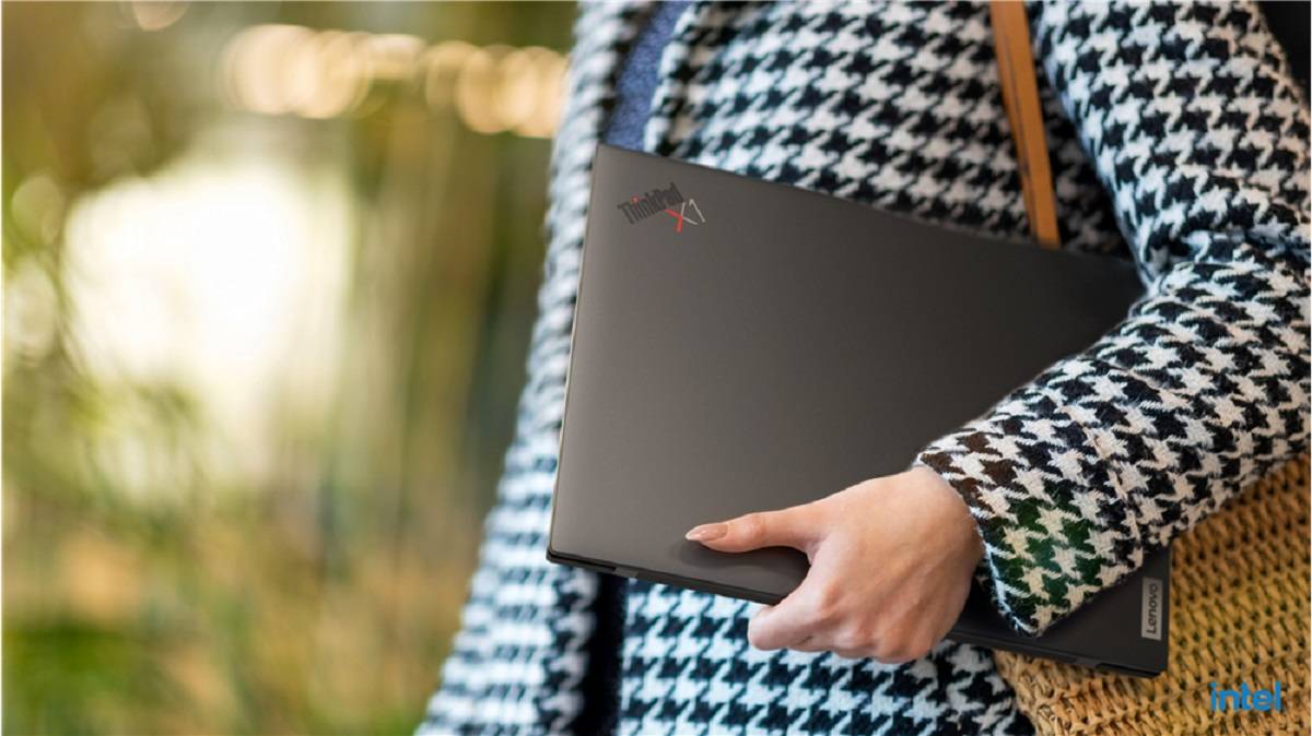 三星 Galaxy Book 2 Business 与联想 ThinkPad X1 Carbon Gen 10：买哪一款？