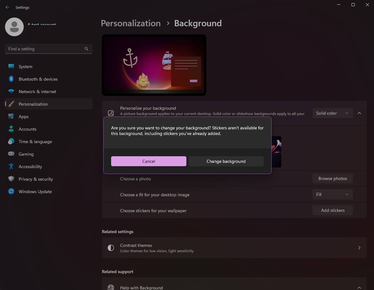 如何在 Windows 11 22H2 中启用和使用隐藏的桌面贴纸