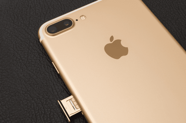 如何在iPhone和Android设备中插入SIM卡？