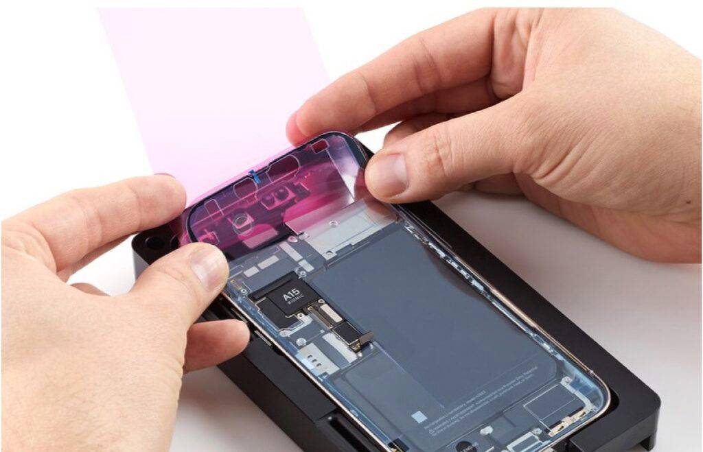 苹果 iPhone 维修教程：免费下载，教你更换电池、屏幕和镜头