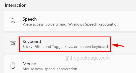 在 Windows 11 中单击鼠标时，如何取消选择所有内容？