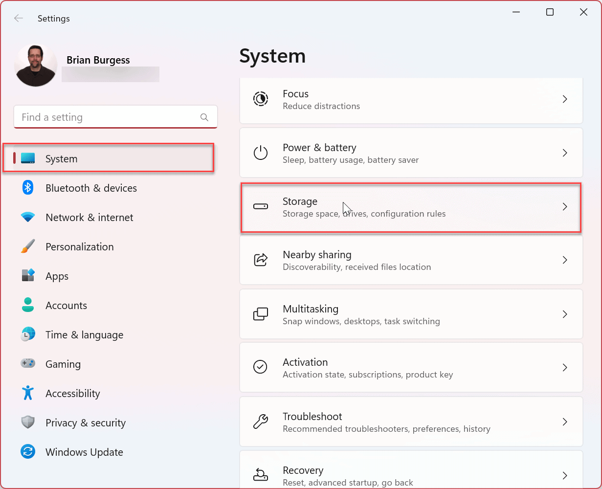 如何在 Windows 11 中删除驱动器号？