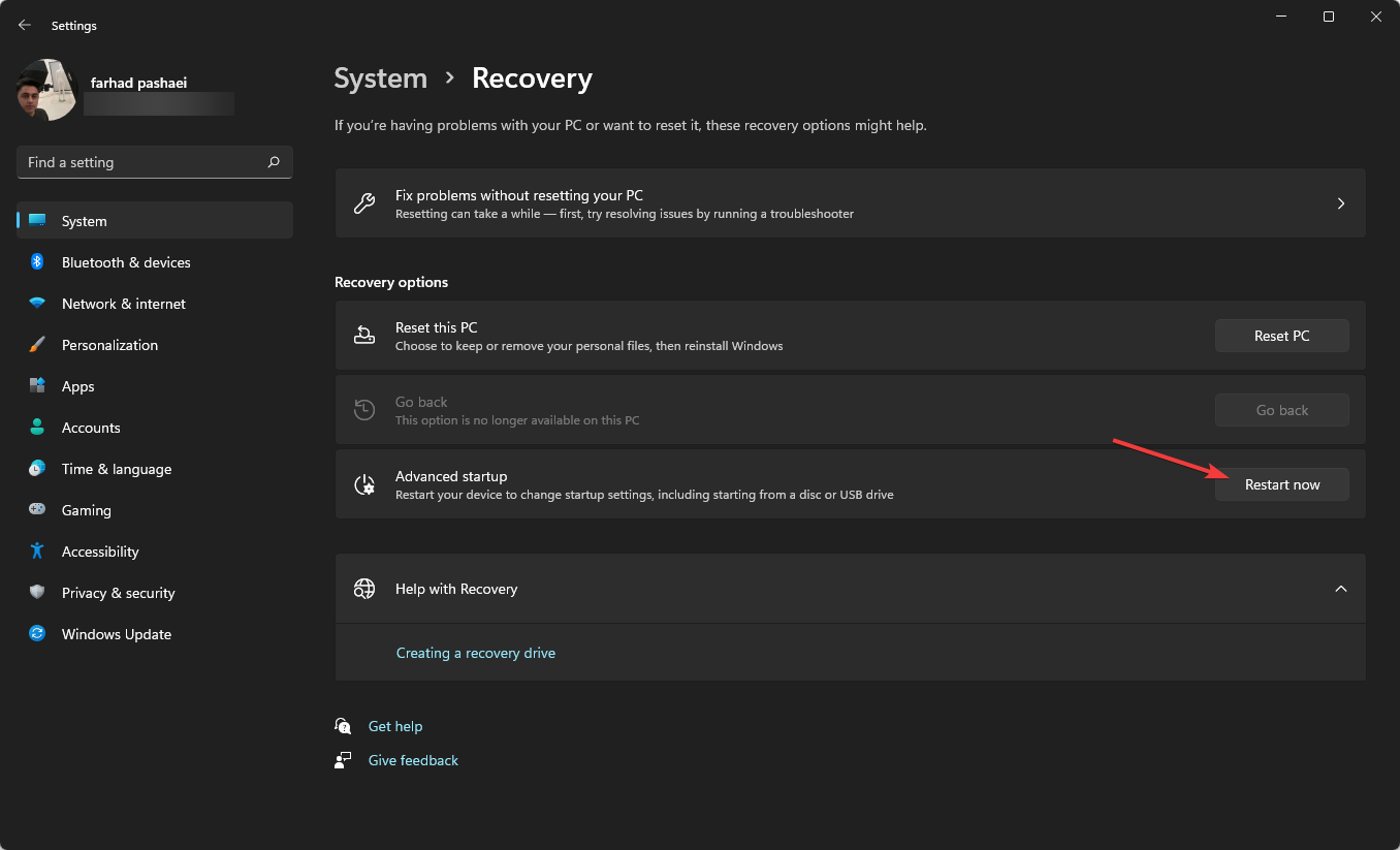 如何在没有可用的 USB 设备情况下更新 BIOS？