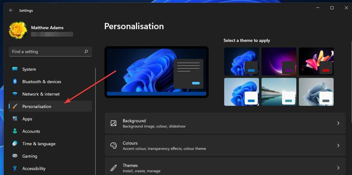 如何在 Windows 11 中更改任务栏的颜色?