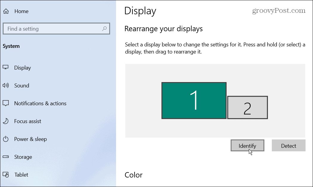 如何在 Windows 上设置双显示器的不同壁纸？