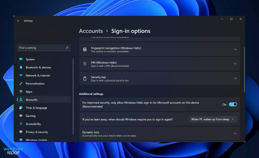 如何在 Windows 11 中个性化锁定屏幕的背景和通知设置？