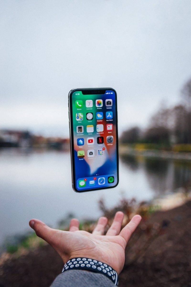 如何处理iPhone显示SOS Only的问题？