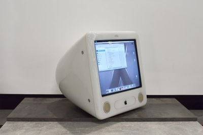 20 年前的今天，Apple 推出了教育界热捧的eMac计算机