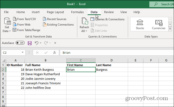如何在 Excel 中分隔名称