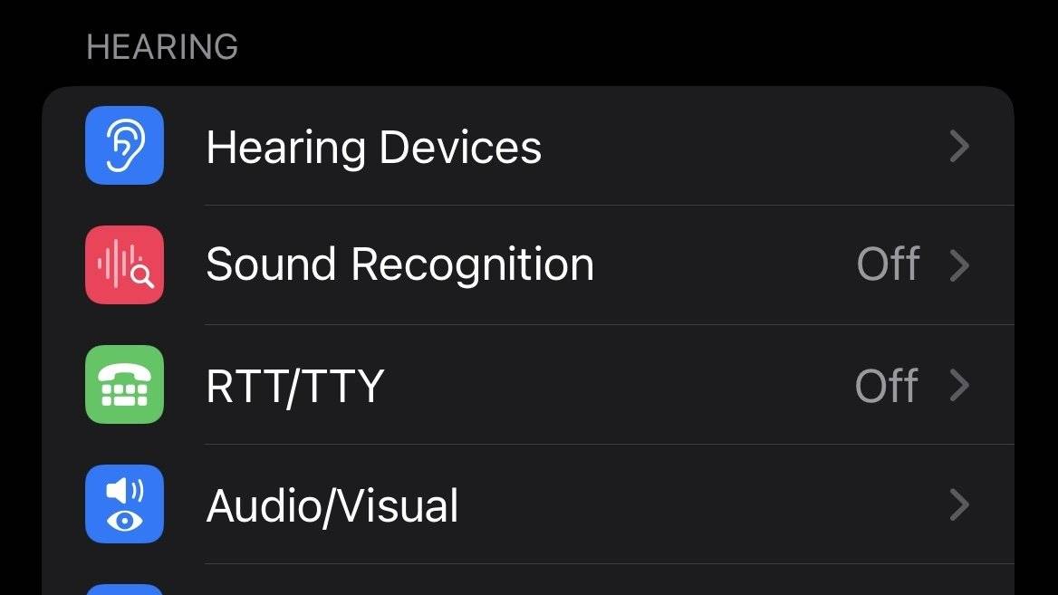 如何在 iOS 设备上使用辅助功能？