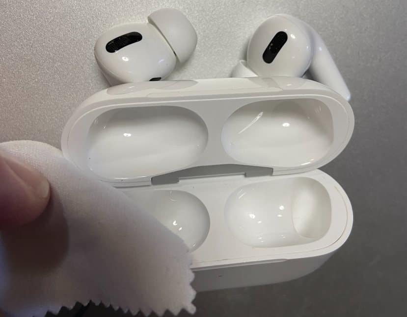 如何清洁 AirPods