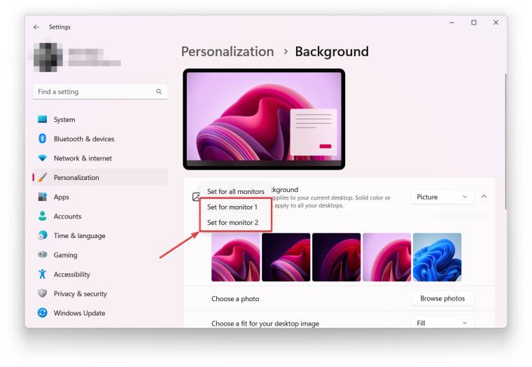 如何在 Windows 11 的不同显示器上设置不同的壁纸