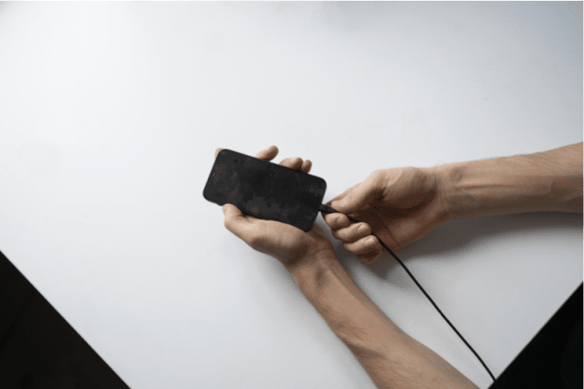 iPhone掉水怎么救？从水中拿出后该如何处理？