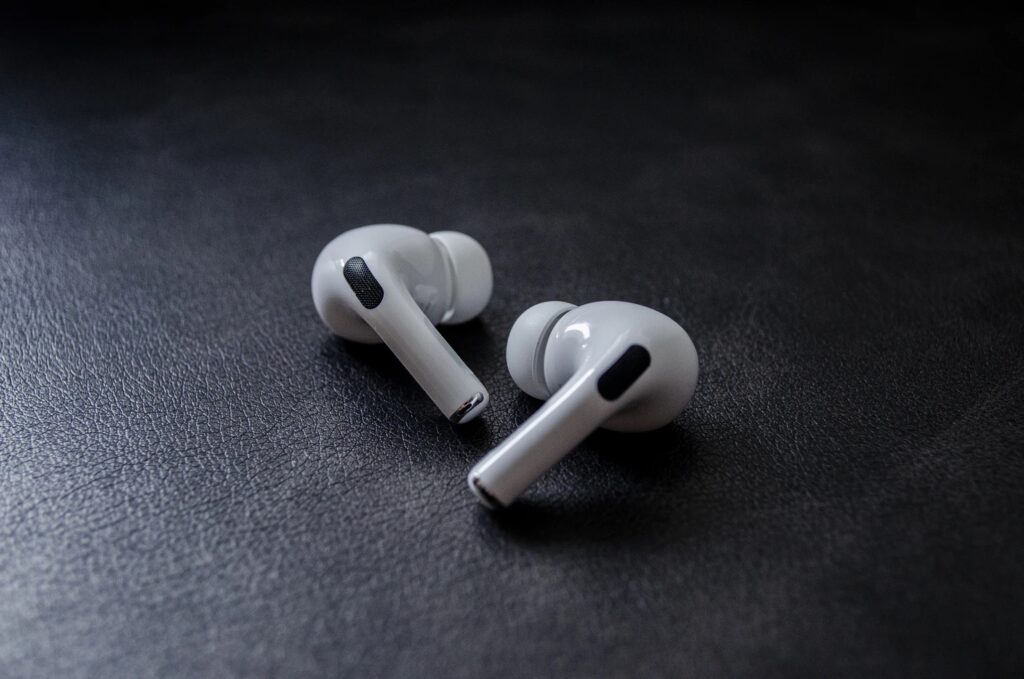 AirPods Pro 2 设计升级：支持无损音乐与充电盒语音提示