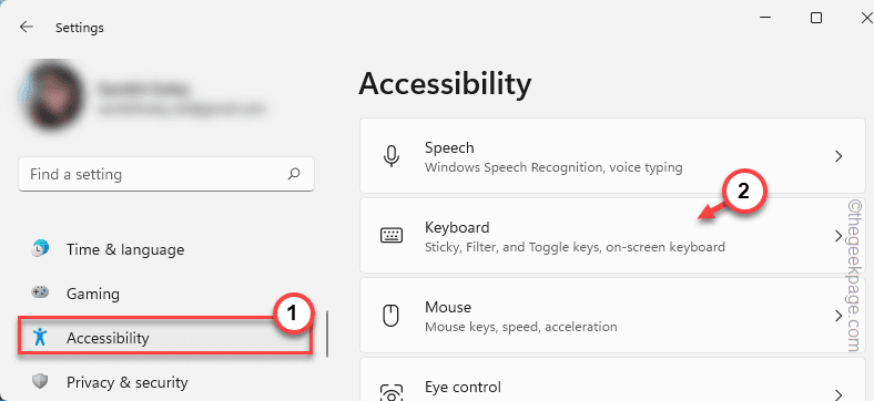 如何修复按任意键时随机打开应用程序的问题?