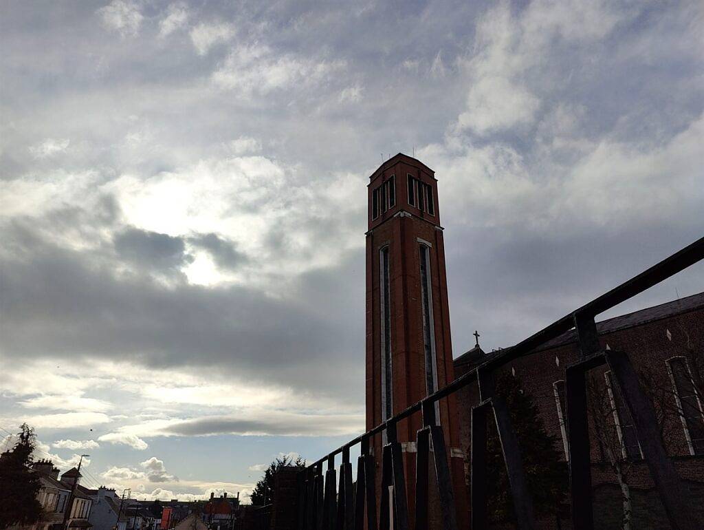 比较OnePlus 10 Pro和Apple iPhone 13 Pro：选择适合你的手机