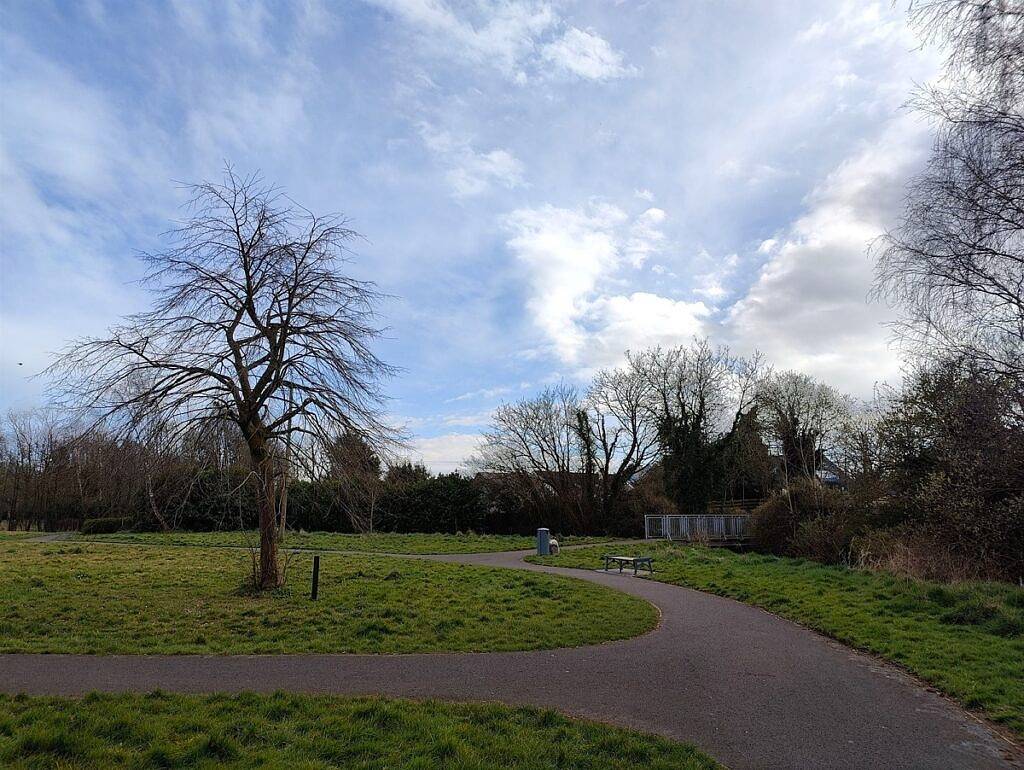 比较OnePlus 10 Pro和Apple iPhone 13 Pro：选择适合你的手机