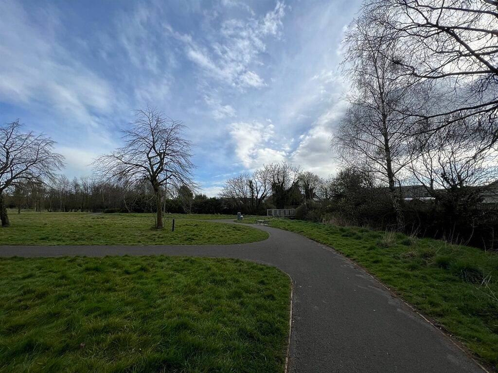 比较OnePlus 10 Pro和Apple iPhone 13 Pro：选择适合你的手机