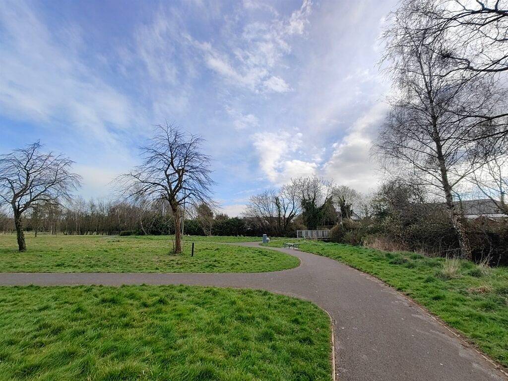 比较OnePlus 10 Pro和Apple iPhone 13 Pro：选择适合你的手机