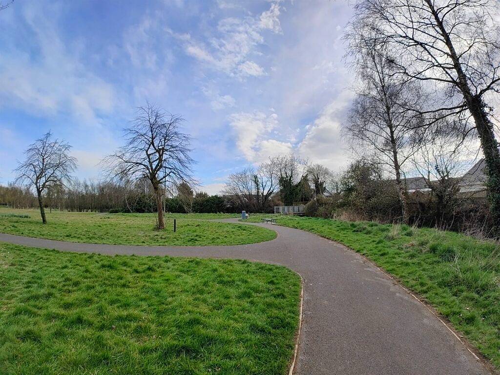 比较OnePlus 10 Pro和Apple iPhone 13 Pro：选择适合你的手机