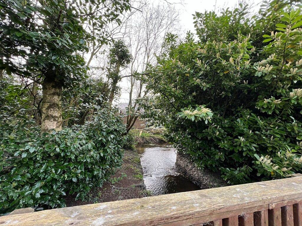 比较OnePlus 10 Pro和Apple iPhone 13 Pro：选择适合你的手机