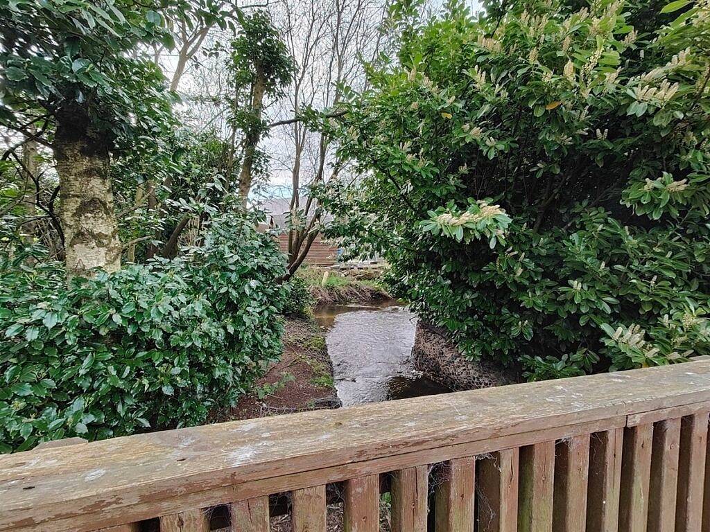 比较OnePlus 10 Pro和Apple iPhone 13 Pro：选择适合你的手机