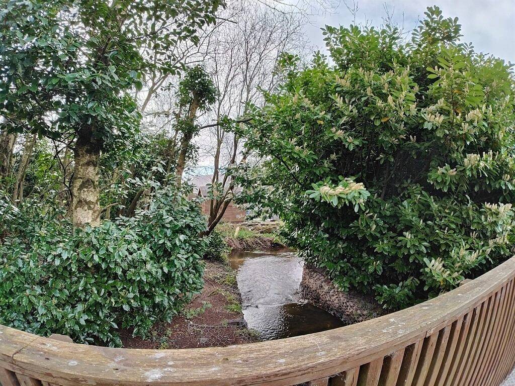 比较OnePlus 10 Pro和Apple iPhone 13 Pro：选择适合你的手机