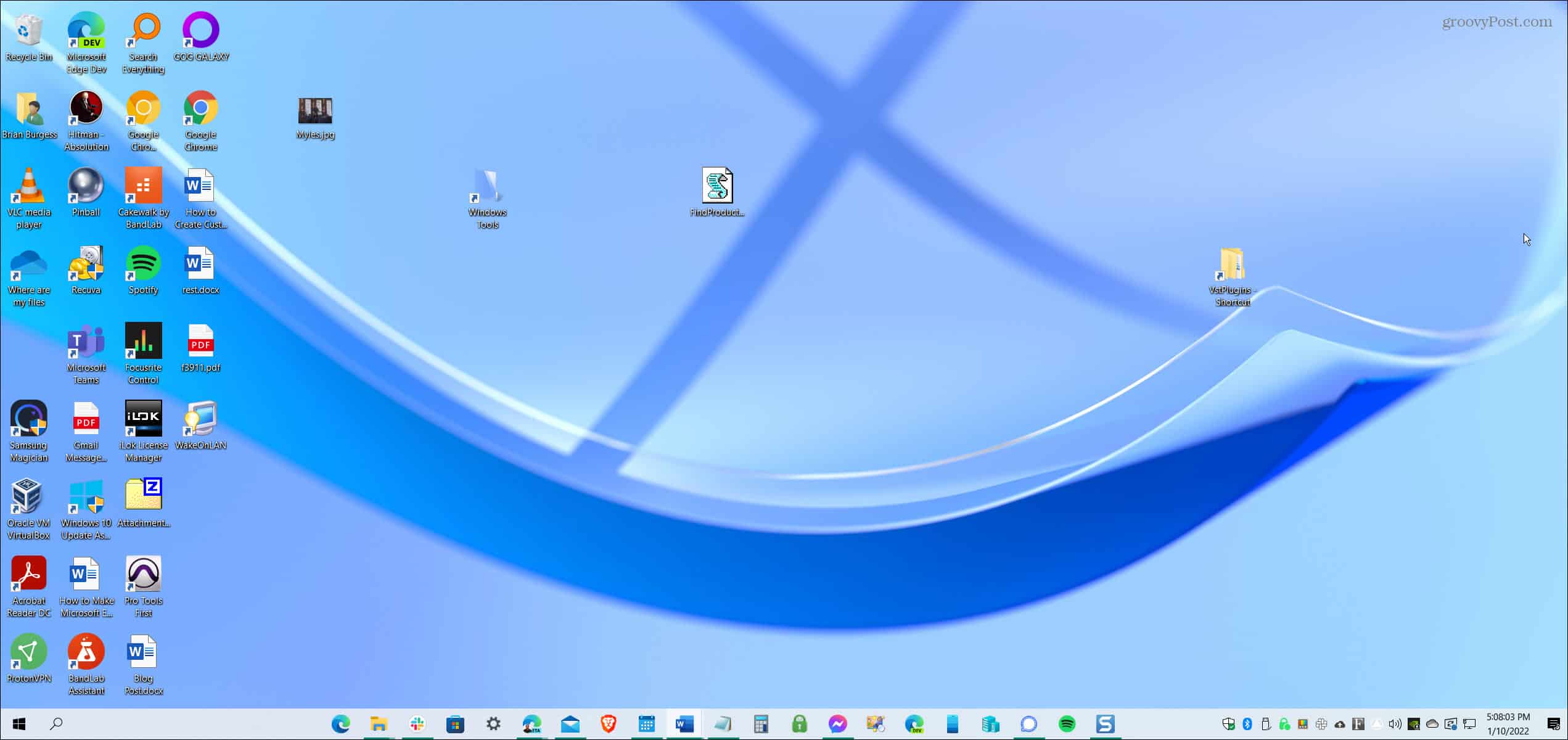如何让 Windows 10 任务栏居中显示？