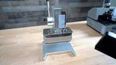 使用 iPhone 12 Mini 电池修复测试 Apple 的自我修复程序