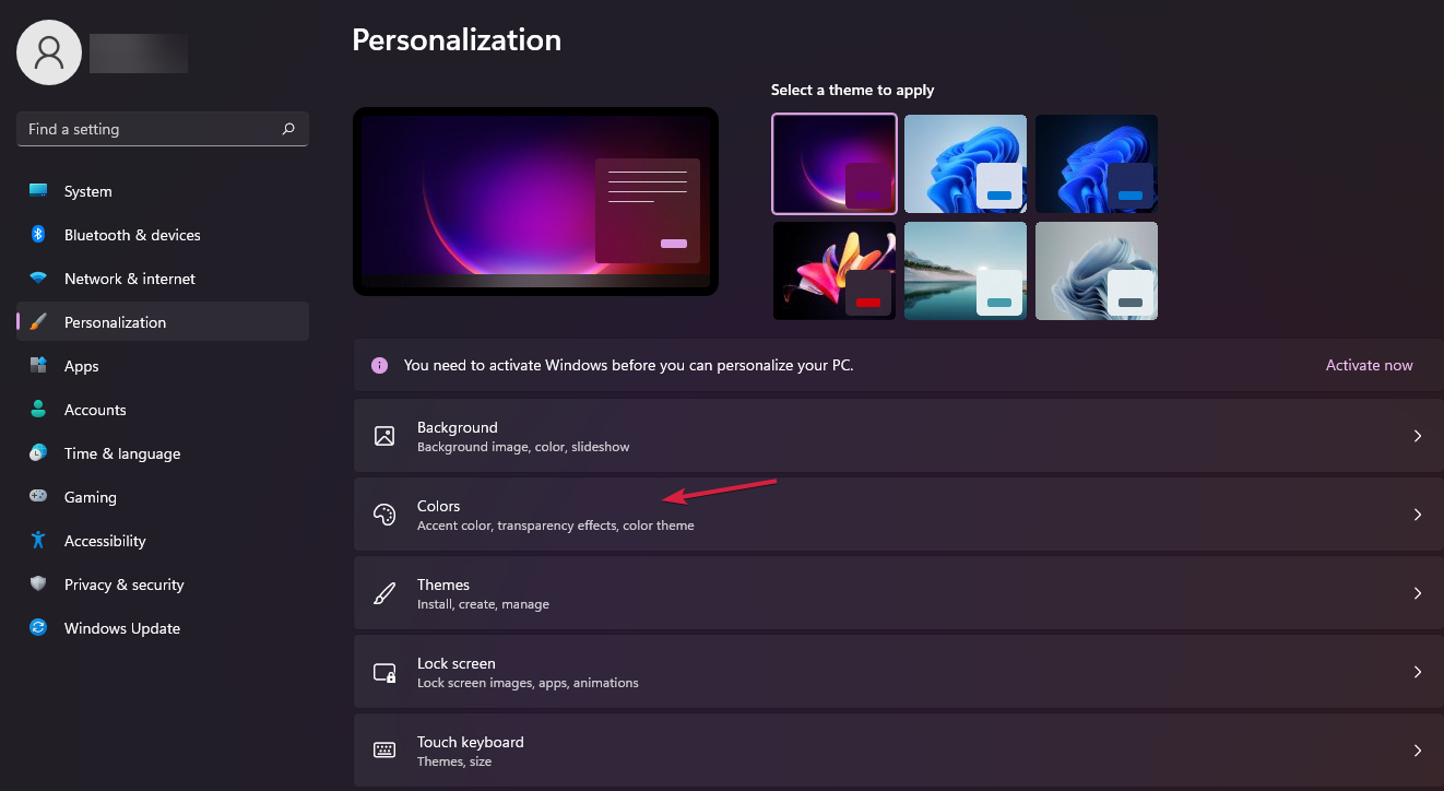 如何在 Windows 11 中启用系统范围的暗模式
