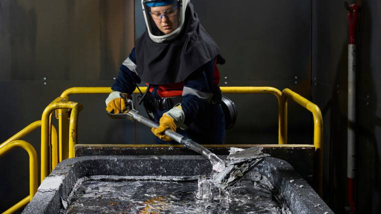 苹果计划在 iPhone SE 中使用低碳 ELYSIS 铝材