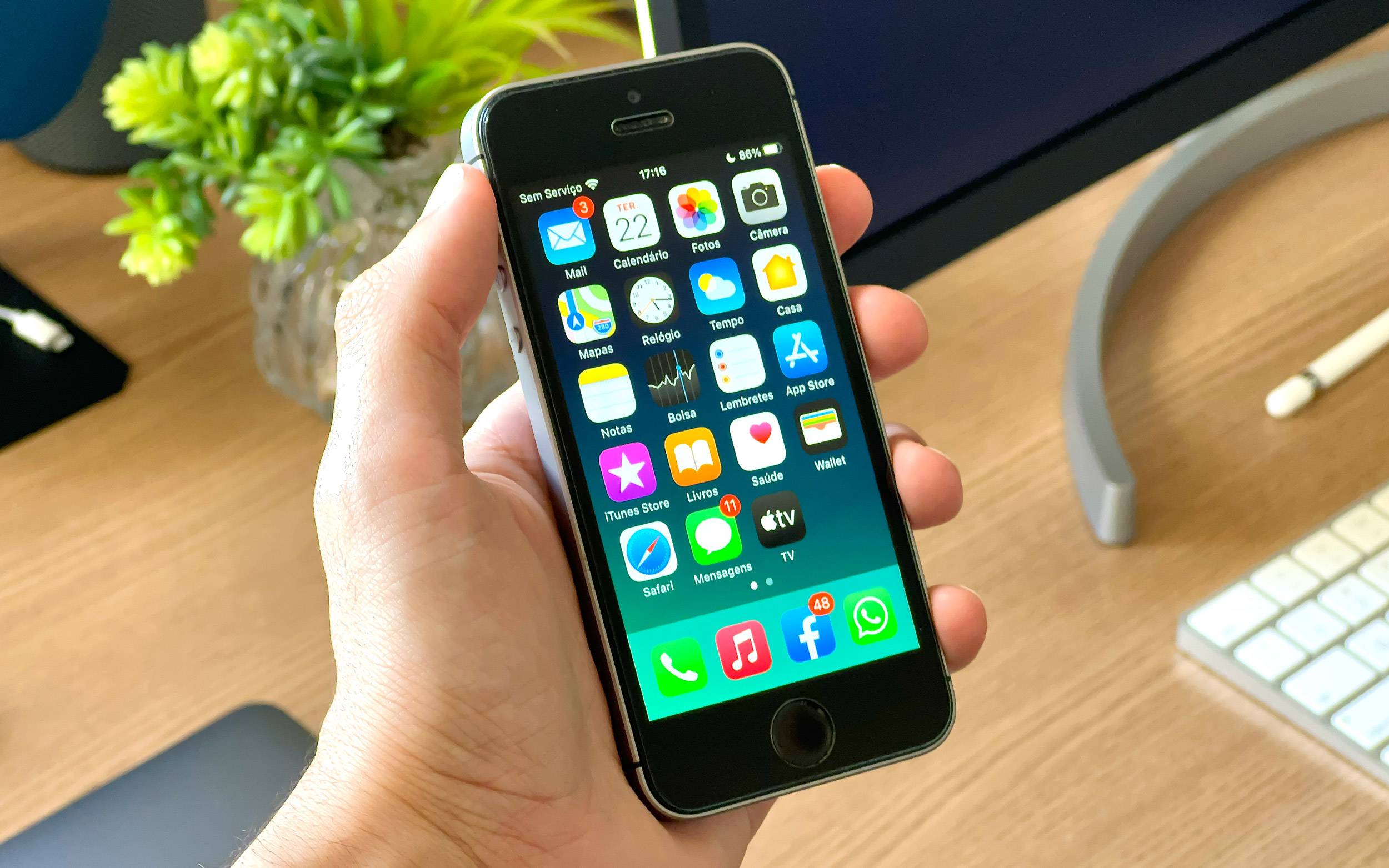 六年后，第一代 iPhone SE 运行最新版本的 iOS——它仍然很好