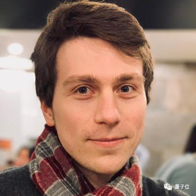 马斯克加入AIGC大战！火速抢购1万张GPU，挖Deepmind墙角