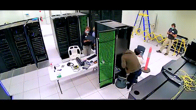 世界首台常温量子计算机启用！无需绝对零度，主核竟然「镶钻」