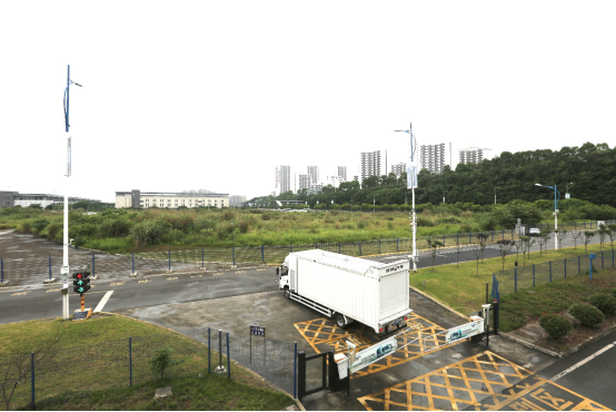 “聪明车”驶上“智慧路”,联想携手英特尔以5G+AI算力赋能车路云协同发展