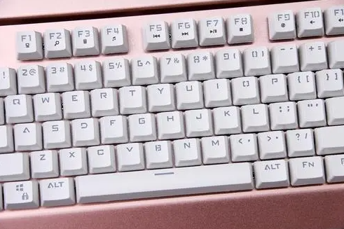 跟大家介绍一番什么是机械键盘