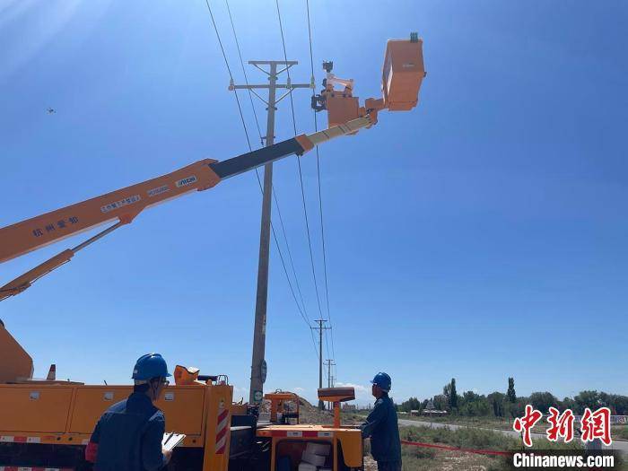机器人操刀电线“外科手术” 助力新疆棉花增产丰收