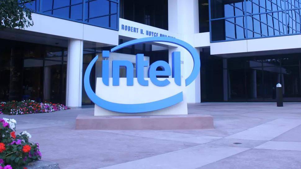 联想首发AI PC于今年秋季，英特尔CEO确认AI PC时代来临