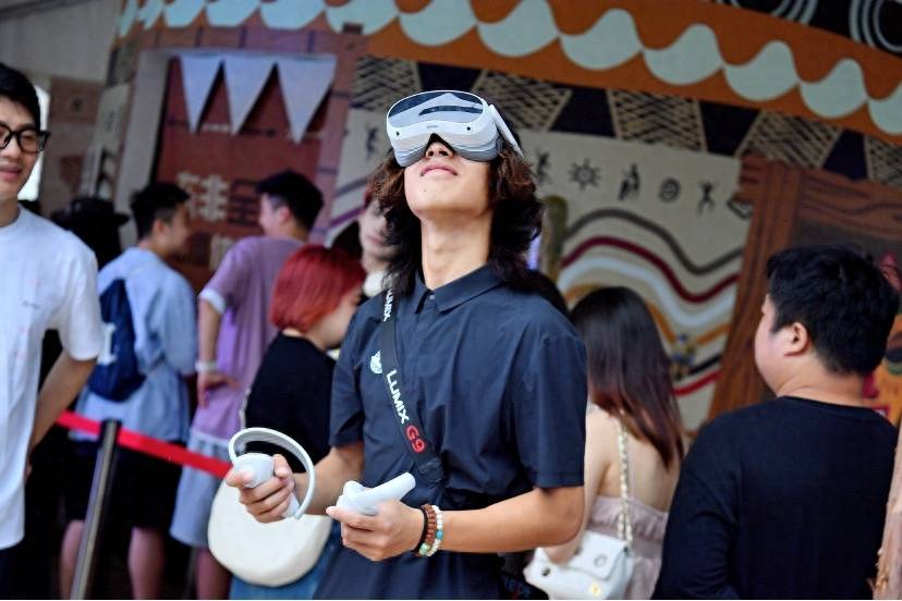 PICO邀请你体验《跟着德爷闯东非》：从VR互动纪录片到线下沉浸快闪