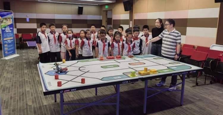 普陀这场机器人表演赛，“点燃”青少年科技梦