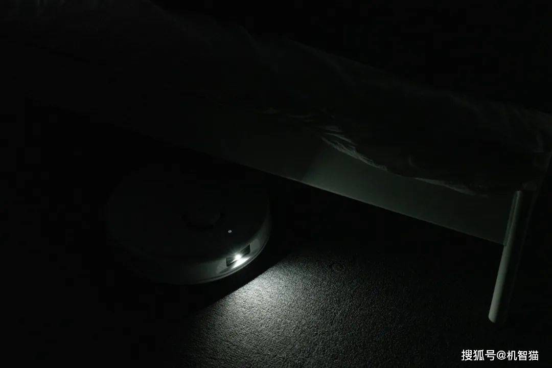 P10 Pro石头自清洁扫拖机器人评测：机械臂全方位清扫无遗